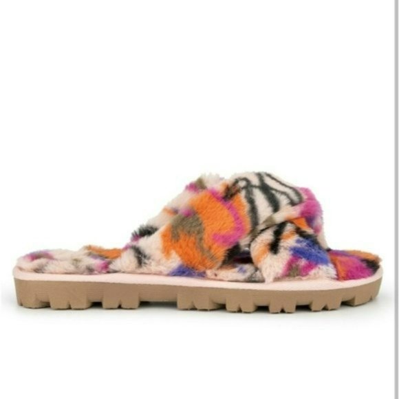 Olivia Miller Belvedere Furry Slide Sandals -8 - Picture 5 of 7